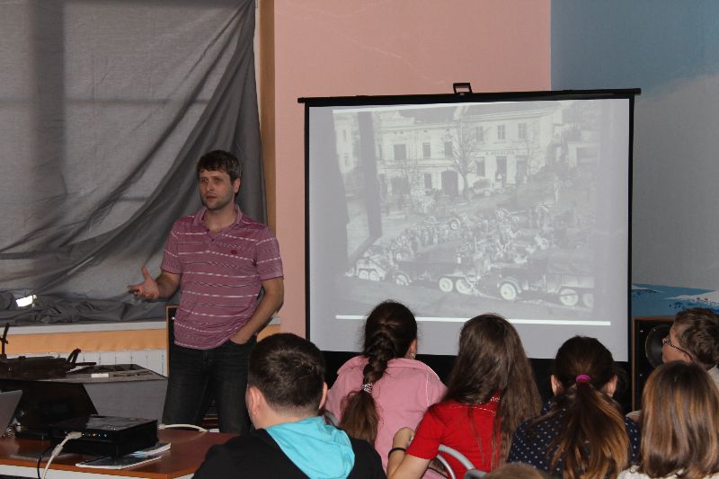 Galerie: Projekt Život a historie vypálených obcí - exkurze Nový Malín - 2. 4. 2014
