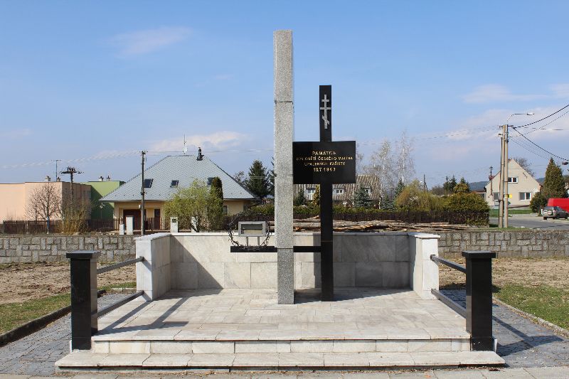 Galerie: Projekt Život a historie vypálených obcí - exkurze Nový Malín - 2. 4. 2014