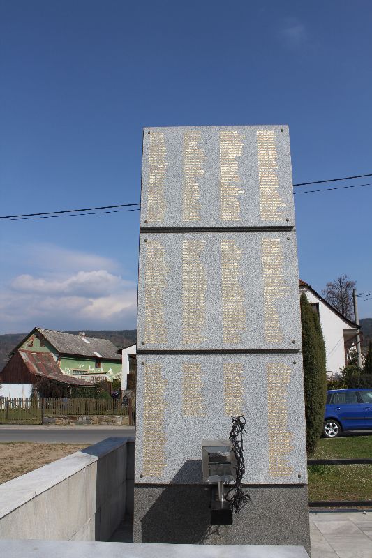 Galerie: Projekt Život a historie vypálených obcí - exkurze Nový Malín - 2. 4. 2014