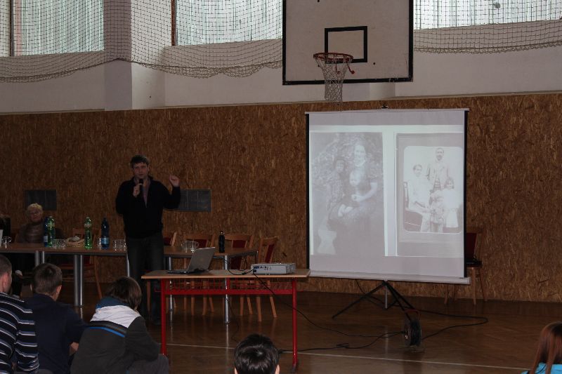 Galerie: Projekt Život a historie vypálených obcí - exkurze Ležáky - 9. 4. 2014