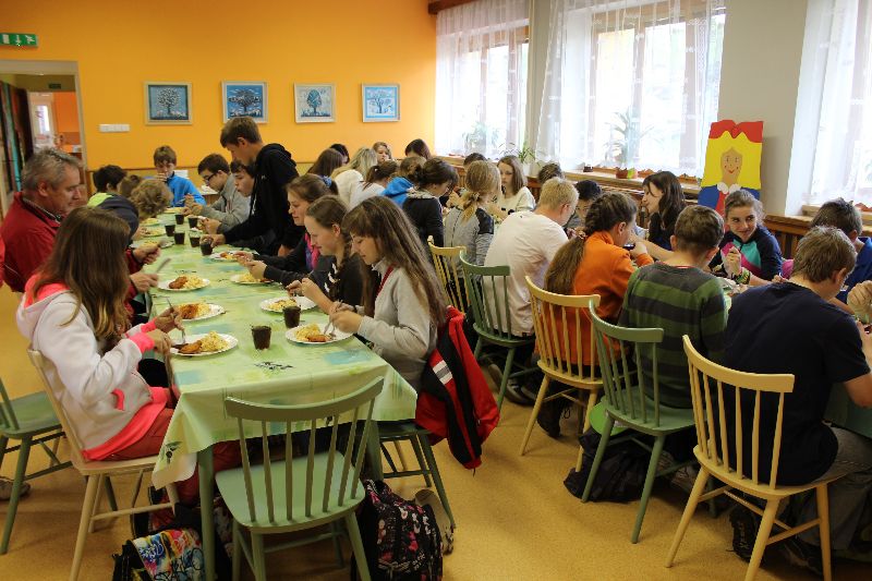 Galerie: Projekt Život a historie vypálených obcí - exkurze Lačnov - 29. 4. 2014
