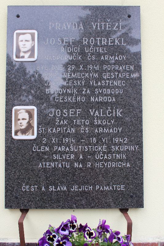 Galerie: Projekt Život a historie vypálených obcí - exkurze Lačnov - 29. 4. 2014