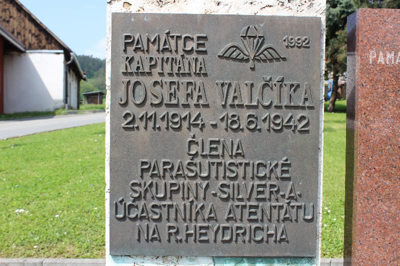 Galerie: Projekt Život a historie vypálených obcí - exkurze Lačnov - 29. 4. 2014