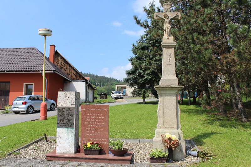 Galerie: Projekt Život a historie vypálených obcí - exkurze Lačnov - 29. 4. 2014