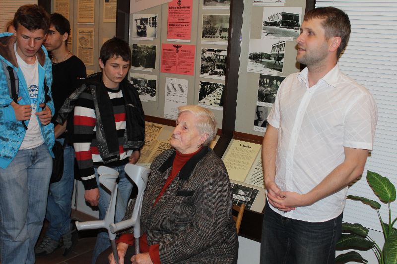 Galerie: Projekt Život a historie vypálených obcí - exkurze Lačnov - 29. 4. 2014