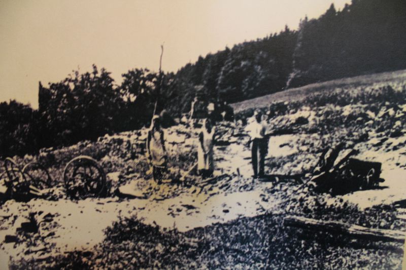 Galerie: Projekt Život a historie vypálených obcí - exkurze Lačnov - 29. 4. 2014