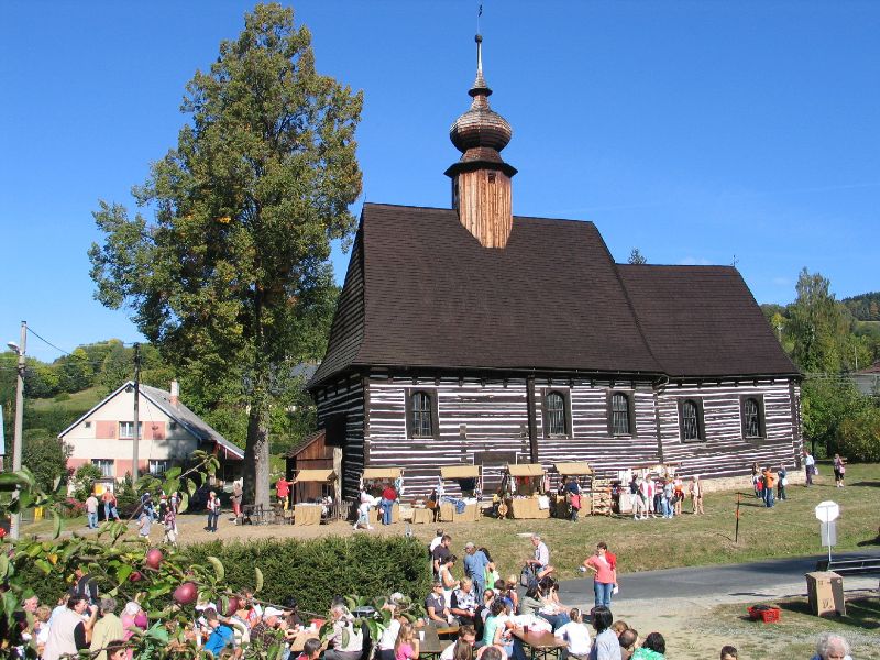 Galerie: Oprava dřevěného kostela sv. Michaela v Maršíkově