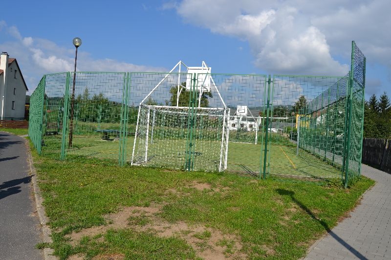 Galerie: Vikýřovice – hřiště na ul. Okružní