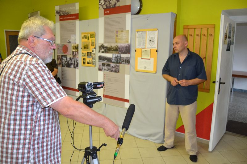 Galerie: Projekt Život a historie vypálených obcí - Pietní vzpomínka 11. 7. 2014 Nový Malín