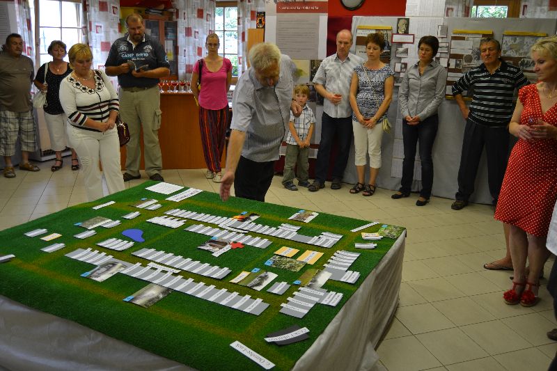 Galerie: Projekt Život a historie vypálených obcí - Pietní vzpomínka 11. 7. 2014 Nový Malín