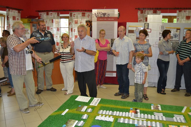 Galerie: Projekt Život a historie vypálených obcí - Pietní vzpomínka 11. 7. 2014 Nový Malín