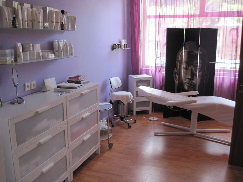 Galerie: Rekonstrukce prostor kosmetiky a kadeřnictví