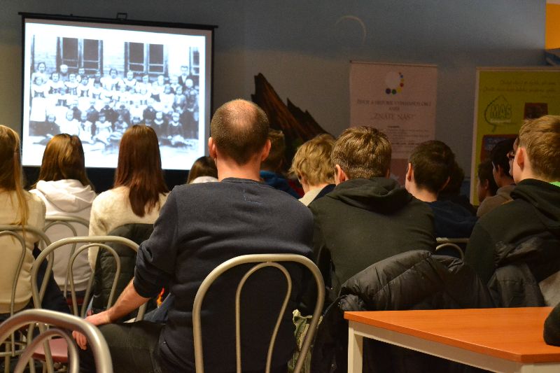 Galerie: Exkurze k projektu Život a historie vypálených obcí – 20. 1. 2016 Nový Malín