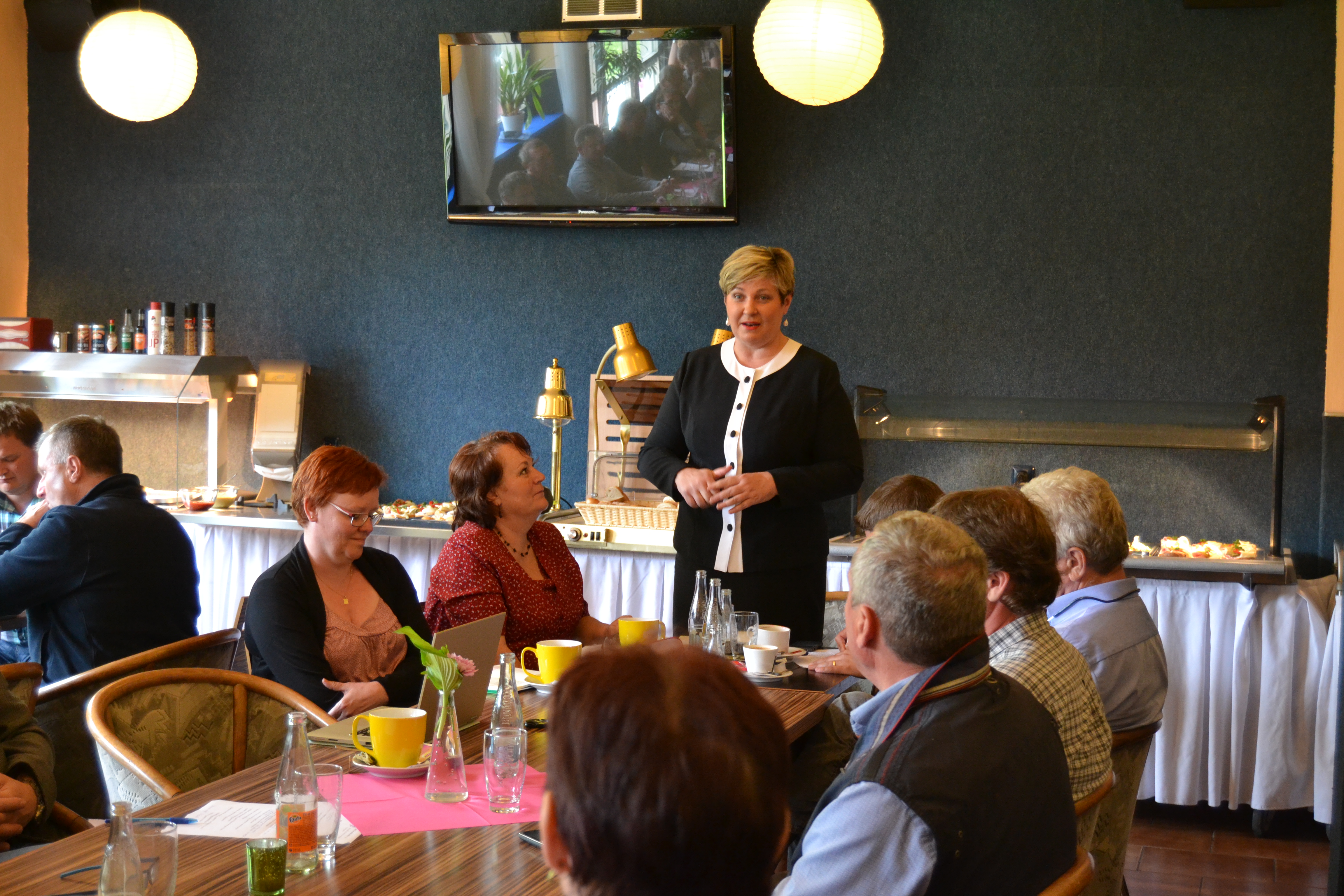 Galerie: Snídaně starostů - 30. 5. 2016 Loučná nad Desnou